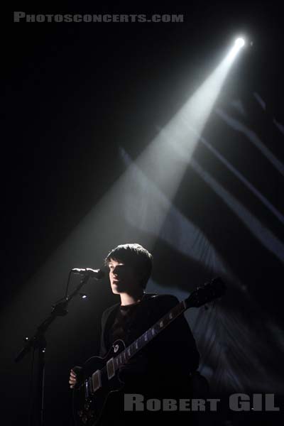 THE XX - 2012-12-18 - PARIS - CentQuatre - Nef Curial - Romy Madley Croft